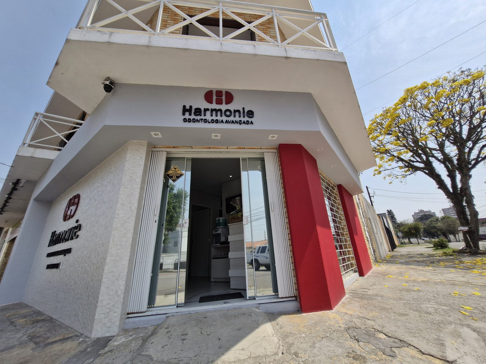 Fachada da Harmonie Odontologia Avançada na Rua Marcelino Nogueira, 370, Centro, São José dos Pinhais